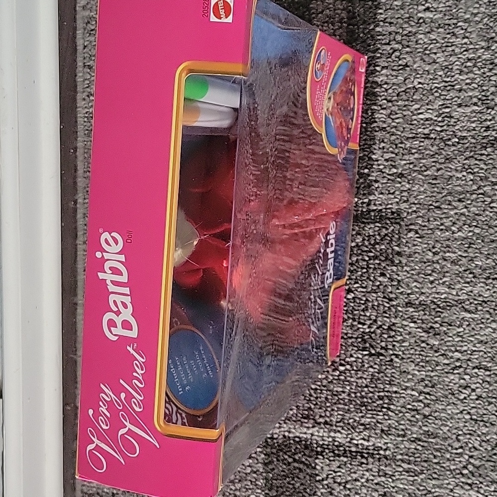 Very Velvet Barbie - Picture 7 of 7